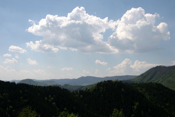 Staré Hory, 2.5.2012
Vrch Klopačka - pohled na Kramnické vrchy.
Klíčová slova: Staré Hory vrch Klopačka Kremnické vrchy