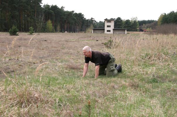 Oleško, 17.4.2011
Bývalá střelnice, takto se na travinách vyhledávají kovaříci Dicronychus equiseti.
Schlüsselwörter: Oleško střelnice Cardiophorus asellus Dicronychus equiseti Mertlik