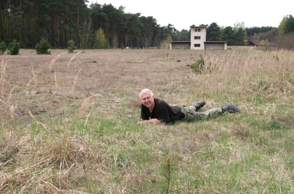 Oleško, 17.4.2011
Bývalá střelnice. Kovaříci Dicronychus equiseti byli v Čechách opět po mnoha letech nalezeni, radost je úpřímná a neskrývaná. 
Mots-clés: Oleško střelnice Cardiophorus asellus Dicronychus equiseti Mertlik