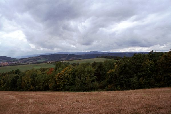 Bardejov, 28.9.2004
Pohled z hřebetu Kamenné hory na Čergov.
Klíčová slova: Bardejov Bardejovské Kúpele Čergov