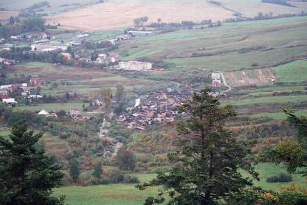 Zborov, 2.10.2004
Pohled z hradu Zborov na Zborov na cikánskou osadu.
Klíčová slova: Zborov hrad cikánská osada