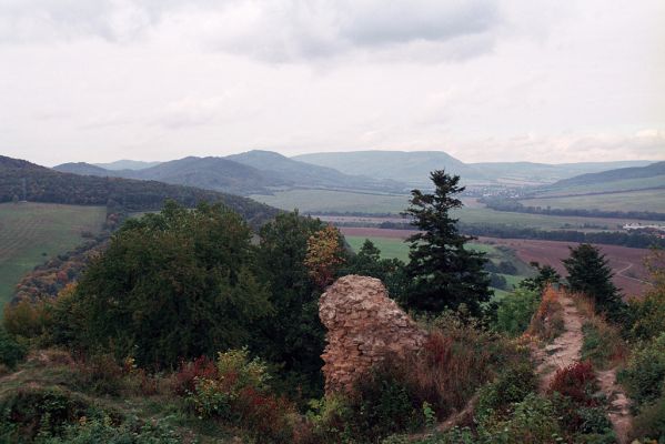 Zborov, 2.10.2004
Pohled z hradu Zborov na sever.


Mots-clés: Zborov hrad