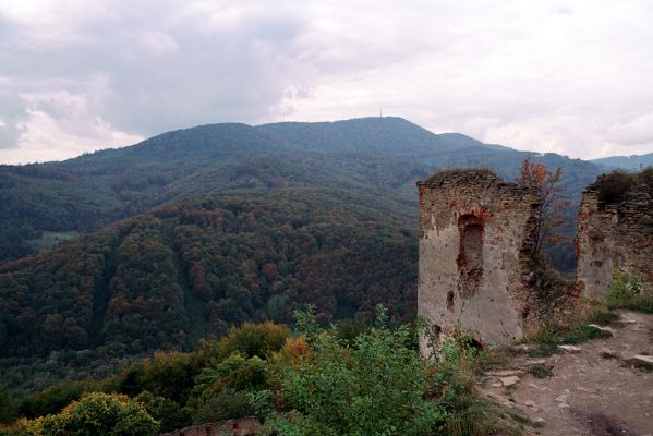 Zborov, 2.10.2004
Hrad Zborov a Stebnická Magura.

Mots-clés: Zborov hrad