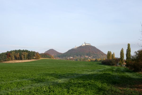 Bezděz, 19.10.2008
Velký a Malý Bezděz od železniční stanice.


Mots-clés: Bezděz Velký Malý Bezděz