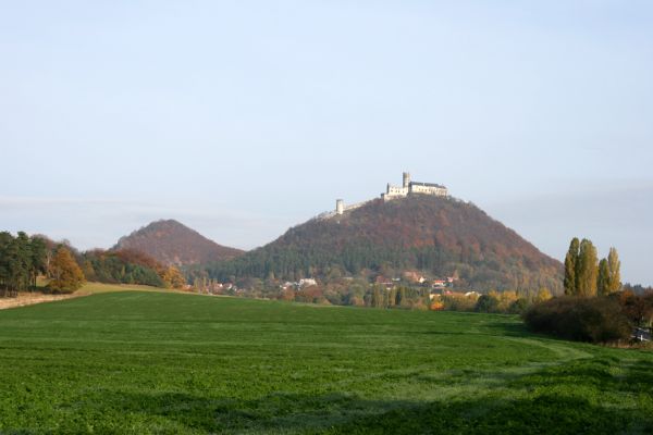 Bezděz, 19.10.2008
Velký a Malý Bezděz od železniční stanice.



Klíčová slova: Bezděz Velký Malý Bezděz