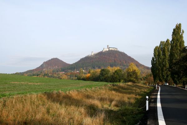 Bezděz, 19.10.2008
Velký a Malý Bezděz od železniční stanice.



Klíčová slova: Bezděz Velký Malý Bezděz