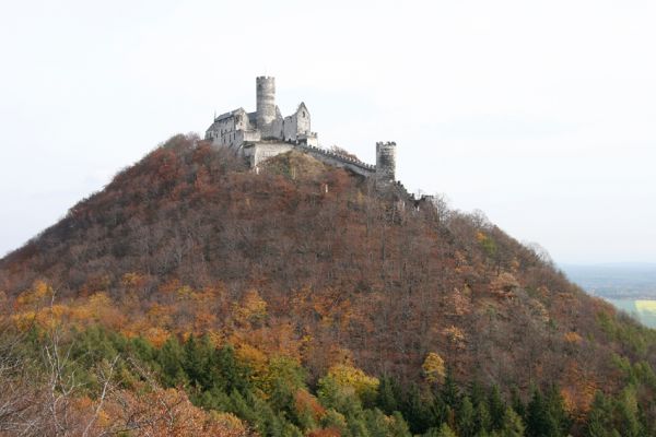 Bezděz, 19.10.2008
Pohled na Velký Bezděz z Malého Bezdězu.


Klíčová slova: Bezděz Velký Bezděz