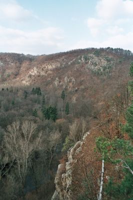 Biskoupky, 1.12.2006
Údolí Jihlavy. Pohled z jihu na Velkou skálu.

Klíčová slova: Biskoupky údolí Jihlavy Velká skála