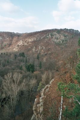 Biskoupky, 1.12.2006
Údolí Jihlavy. Pohled z jihu na Velkou skálu.

Mots-clés: Biskoupky údolí Jihlavy Velká skála