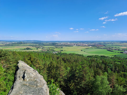 Holín, Prachov, 13.5.2024
Vrch Přivýšina. Pohled na Jičín.
Schlüsselwörter: Český ráj Holín Prachov Prachovské skály Přivýšina
