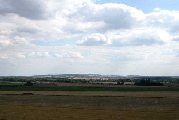 Bohuslavice - Králíčkův kopec, 5.8.2008
Pohled z Králíčkova kopce na jih na Opočno.
Klíčová slova: Bohuslavice Králíčkův kopec Opočno