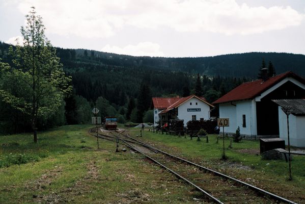 Kubova huť, 13.6.2006
Železniční stanice.
Klíčová slova: Kubova huť železniční stanice