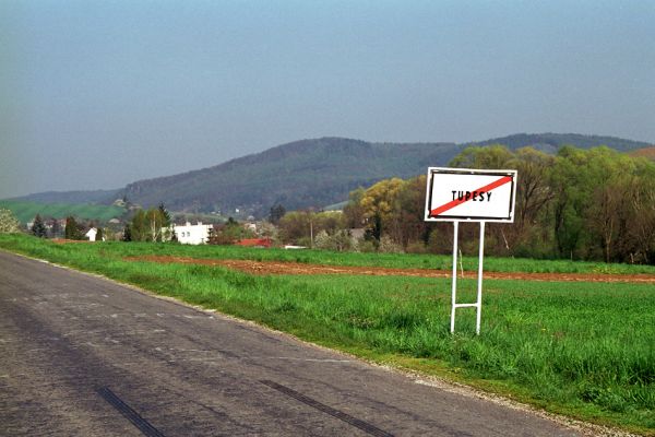 Tupesy, 23.4.2004
Pohled na Břestek a rezervaci Břestecká skála.
Klíčová slova: Tupesy Břestek Břestecká skála