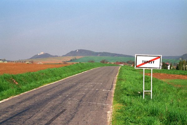 Tupesy, 23.4.2004
Pohled na hrad Buchlov a rezervaci Barborku.
Klíčová slova: Tupesy Buchlov Barborka Svatá Barbora