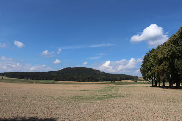 Žďár nad Metuji, 7.9.2022
Ostaš od Žďáru.
Klíčová slova: Žďár nad Metují Ostaš