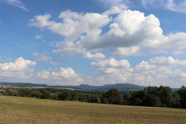 Velké Petrovice, 7.9.2022
Petrovice. Pohled na Hejšovinu.
Klíčová slova: Velké Petrovice Hejšovina