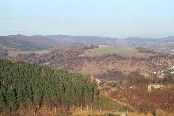 Brumov-Bylnice, 3.11.2003
Pohled z vrchu Březové na severovýchod k obci Návojná.
Keywords: Bílé Karpaty Brumov-Bylnice Návojná