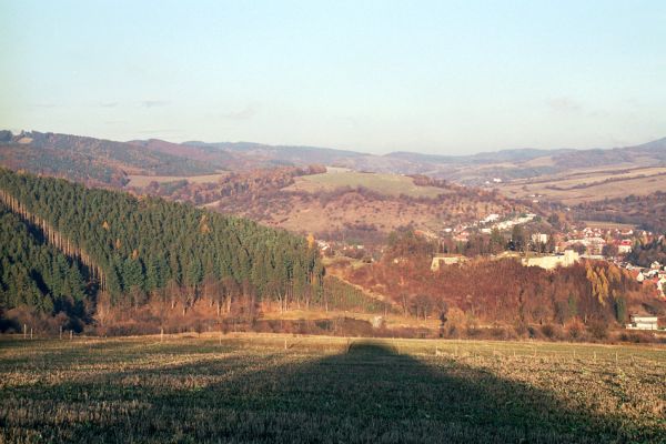 Brumov-Bylnice, 3.11.2003
Pohled z vrchu Březové k obci Návojná.
Keywords: Bílé Karpaty Brumov-Bylnice Návojná