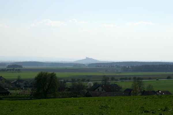 Býšť, 24.4.2008
Pohled od obce Býšť na Kunětickou Horu. 
Klíčová slova: Býšť Hrachoviště Kunětická hora