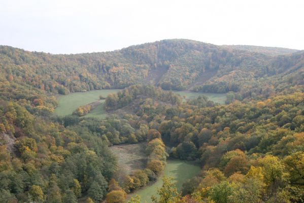 Čabradský Vrbovok, 11.10.2013
Kaňon Litavy - Čabraď. Pohled na Kozí chrbát.
Klíčová slova: Čabradský Vrbovok kaňon Litavy Čabraď