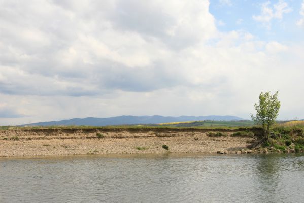 Čata, 16.4.2014
Pohled přes Hron na Maďarsko.
Klíčová slova: Čata Hron