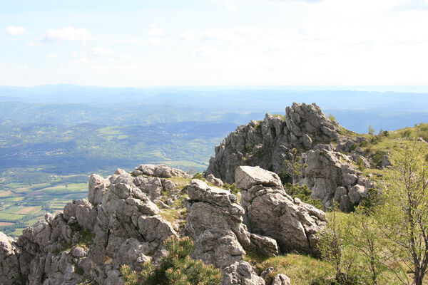 Ajdovščina, Stomaž, 16.5.2017
Skály na jihovýchodním okraji planiny Čaven. 
Schlüsselwörter: Ajdovščina Stomaž Trnovski gozd Trnovo Forest Plateau Čaven planina plateau Mali Modrasovec