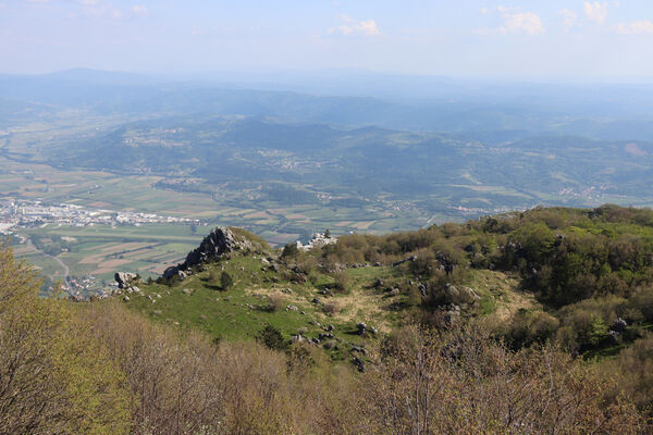 Ajdovščina, Stomaž, 21.5.2023
Jihovýchodní okraj planiny Čaven.
Mots-clés: Ajdovščina Stomaž Trnovski gozd Trnovo Forest Plateau Čaven planina plateau Mali Modrasovec Mt.