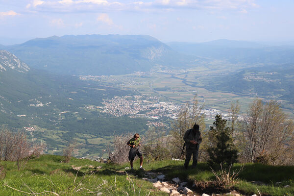 Ajdovščina, Stomaž, 21.5.2023
Jihovýchodní okraj planiny Čaven. Vracíme se na Koču Antona Bavčerja na Čavnu.
Keywords: Ajdovščina Stomaž Trnovski gozd Trnovo Forest Plateau Čaven planina plateau Mali Modrasovec Mt. Dušánek