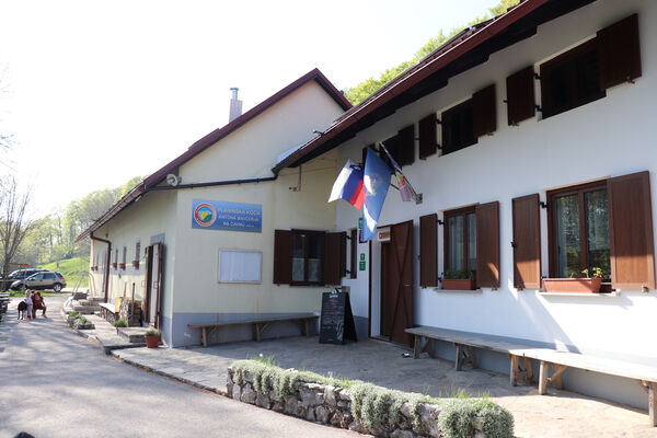 Ajdovščina, Stomaž, 21.5.2023
Koča Antona Bavčerja na Čavnu.
Keywords: Ajdovščina Stomaž Trnovski gozd Trnovo Forest Plateau Čaven planina plateau Mali Modrasovec Mt. Anostirus zenii