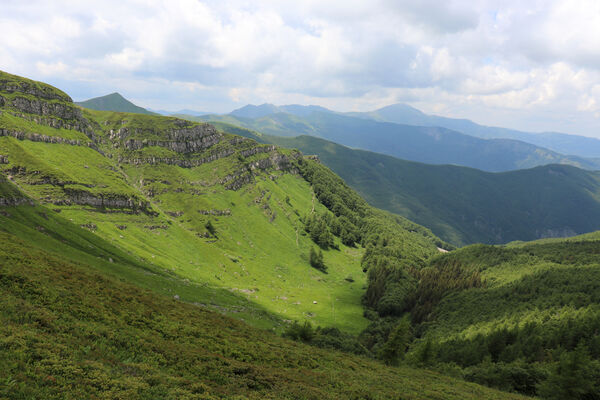 Lizzano in Belvedere, 16.6.2023
Parco Regionalle Corno alle Scale. Balzi dell'Ora - pohled do doliny Rio Piano.
Schlüsselwörter: Emilia-Romagna Appennino Tosco Emiliano Lizzano in Belvedere Parco Regionale Corno alle Scale Cavone Rio Piano Corno alle Scale Anostirus colacurcioi