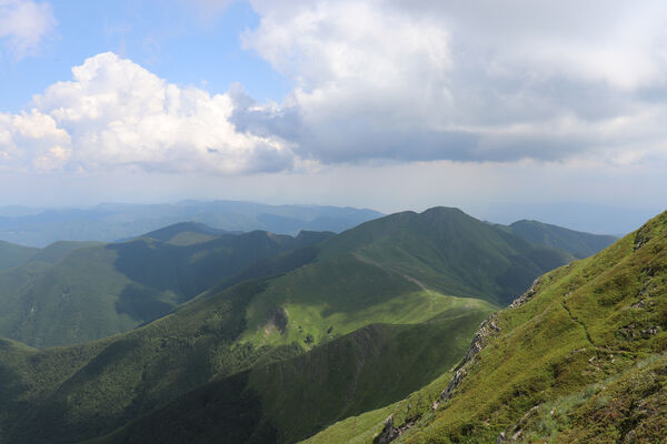 Lizzano in Belvedere, 16.6.2023
Parco Regionalle Corno alle Scale, Punta Sofia Mt. Pohled na Monte Gennaio.
Schlüsselwörter: Emilia-Romagna Appennino Tosco Emiliano Lizzano in Belvedere Parco Regionalle Corno alle Scale Cavone Rio Piano Corno alle Scale