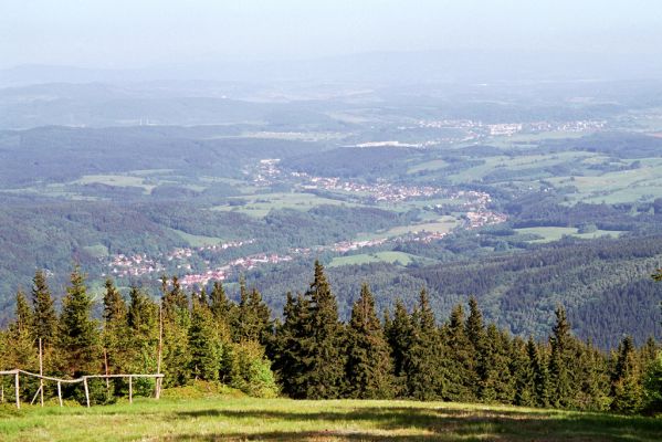 Krkonoše, Černá hora, 24.5.2003
Pohled od Zinneckerových bud na Trutnov.
Klíčová slova: Krkonoše Černá hora Trutnov