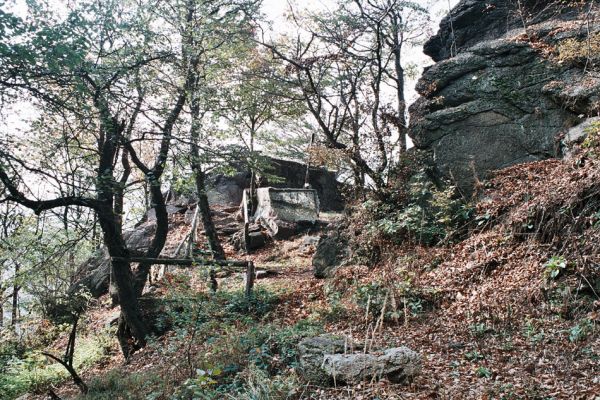 Černice, Černický vrch, 11.10.2006
Srub.
Schlüsselwörter: Krušné hory Horní Jiřetín Černice Černický vrch