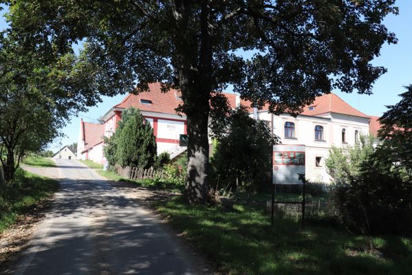 Černousy, Ves, 18.9.2020
Dvůr Hlaváč.
Keywords: Černousy Ves Dvůr Hlaváč