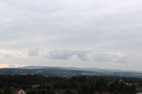 Česká Skalice, 22.7.2021
Nad Pivovarem - pohled na Dobrošov a Orlické hory.
Mots-clés: Česká Skalice Nad Pivovarem třešňovka Dobrošov Orlické hory