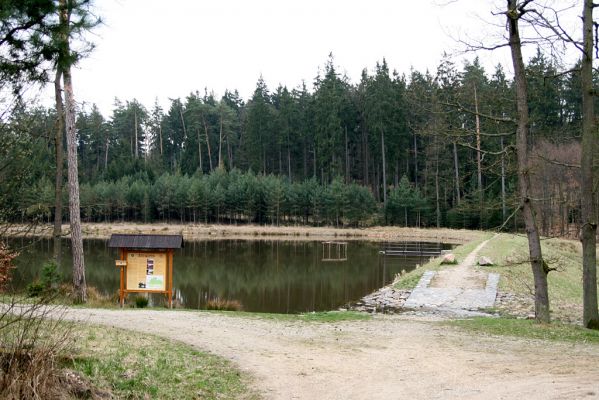 Císařská studánka, retenční nádrž Cesta myslivců, 10.4.2008
Ministerstvo životního prostředí je lehčí o 2 800 000,- 
Schlüsselwörter: Hradec Králové retenční nádrž Cesta myslivců