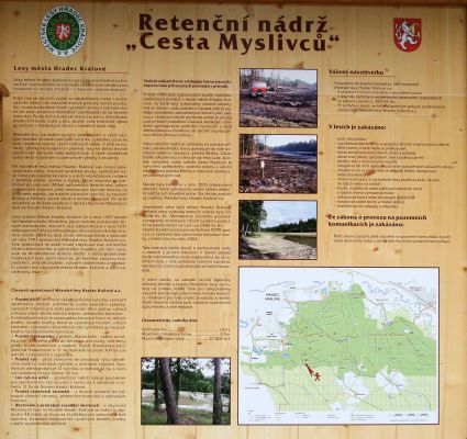 Císařská studánka, retenční nádrž Cesta myslivců, informační tabule, 10.4.2008
Nedovedu si představit nesmyslnější způsob utrácení peněz, určených Ministerstvem životního prostředí pro program revitalizace říčních systémů.

Schlüsselwörter: Hradec Králové retenční nádrž Cesta myslivců