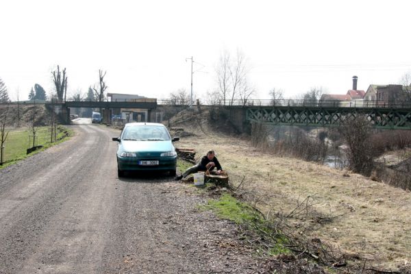 Chlumec nad Cidlinou, 28.3.2011
Reportáž z likvidace biotopů chráněných brouků - lip v lipové aleji u Cidliny.
Klíčová slova: Chlumec nad Cidlinou saproxylofágní holokaust páchník Osmoderma barnabita Protaetia lugubris Protaetia aeruginosa Elater ferrugineus Crepidophorus mutilatus