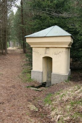 Císařská studánka, 10.4.2008
Když se odvodní prameniště, prameny vyschnou. Schváleno AOPK Pardubice.
Schlüsselwörter: Hradec Králové Císařská studánka lesní meliorace