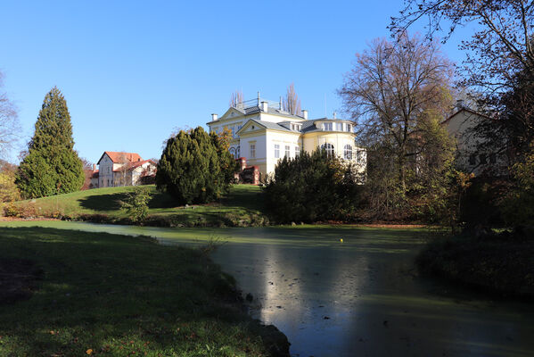 Dobřenice, 8.11.2022
Zámek.
Klíčová slova: Dobřenice zámek park