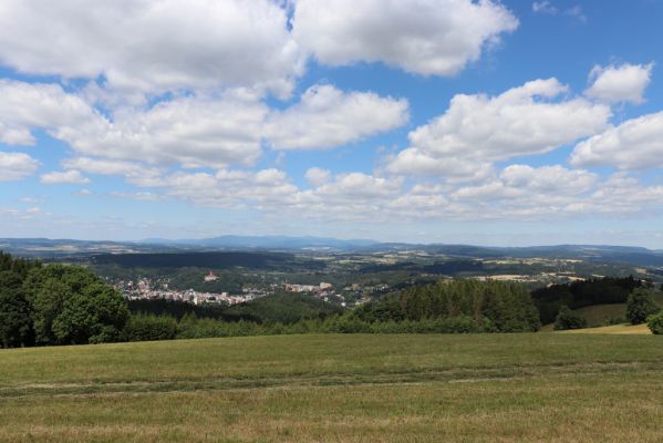 Náchod, 3.7.2019
Vrch Dobrošov, pastvina. Pohled na Náchod a Krkonoše.
Klíčová slova: Náchod vrch Dobrošov pastvina