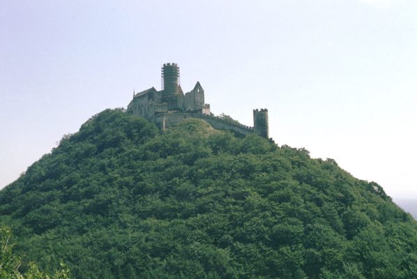 Bezděz, 9.8.1996
Zřícenina hradu Bezděz. Pohled z vrchu Malý Bezděz.
Keywords: Bezděz Malý Velký Bezděz Ischnodes sanguinicollis Elater ferrugineus Crepidophorus mutilatus