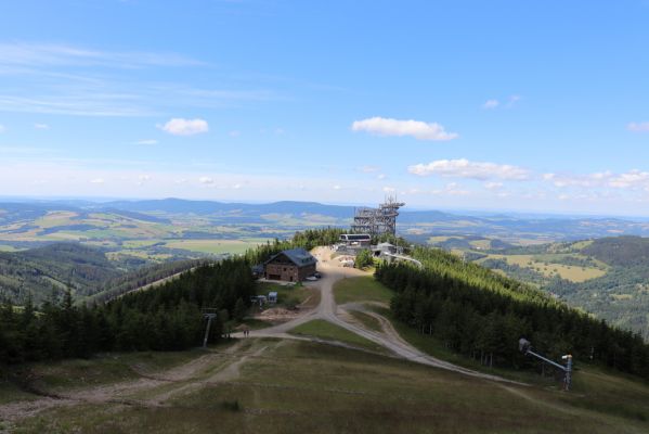 Dolní Morava, 14.7.2020
Králický Sněžník, vrch Slamník. Pohled na Slaměnku a Stezku v oblacích.
Mots-clés: Králický Sněžník Dolní Morava vrch Slamník Slaměnka Stezka v oblacích