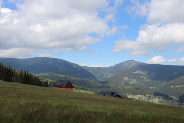 Pec pod Sněžkou, 1.7.2020
Krkonoše. Pohled od Svornosti na Studniční horu a Sněžku.
Klíčová slova: Pec pod Sněžkou Krkonoše Svornost Studniční hora Sněžka