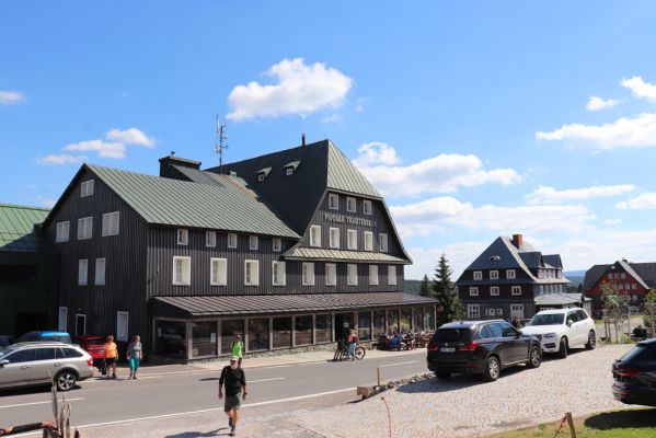 Horní Malá Úpa, 4.7.2020
Pivovar Trautenberk.
Klíčová slova: Horní Malá Úpa Krkonoše Pivovar Trautenberk