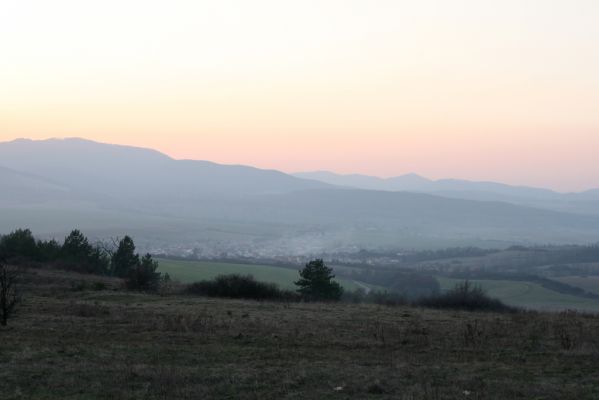 Dobrá Niva, 14.3.2014
Gavurky, starý pastevní les. Pohled na Dobrou Nivu a Štiavnické vrchy.



Klíčová slova: Dobrá Niva Gavúrky