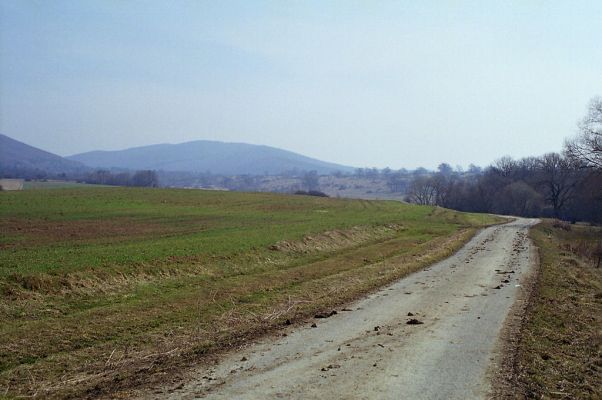 Dobrá Niva, 30.3.2003
Gavurky, cesta okolo bývalého kravína.

Klíčová slova: Dobrá Niva Gavurky