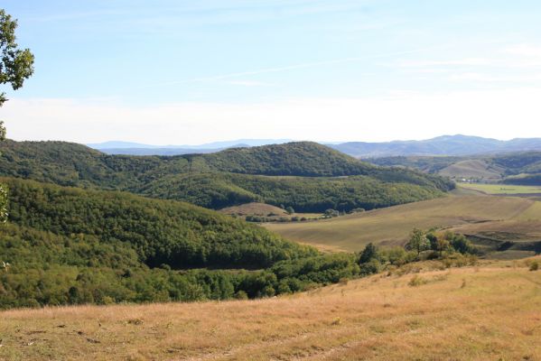 Hajnáčka, 28.9.2012
Cerová vrchovina - vrch Zaboda. Pohled na vrch Matrač.
Klíčová slova: Hajnáčka Cerová vrchovina vrch Zaboda