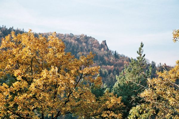 Místo, 26.10.2006
Pohled od Hasištejna na rezervaci Kokrháč.
Schlüsselwörter: Krušné hory Místo Prunéřovský potok Kokrháč
