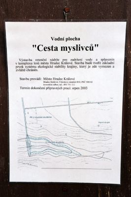 Hradec Králové, 4.7.2004
Cesta myslivců. Kabrňáci, napřed vše v okolí odvodnit a pak vyfasovat prachy na retenční nádrž...
Schlüsselwörter: Hradec Králové Císařská studánka Cesta myslivců